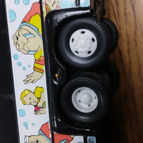 VTG SeaWorld Bus  Gorgi Classics - Picture 2 of 10